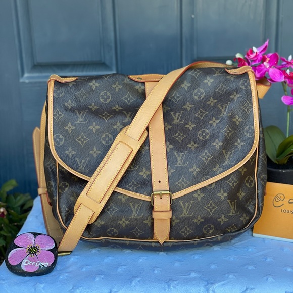 Louis Vuitton Handbags - 💝NEW!Leather 💝LOUIS VUITTON Saumur 35 shoulder bag